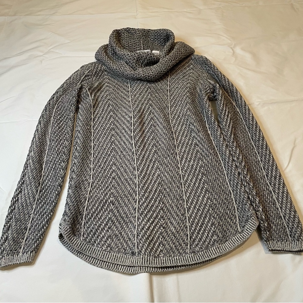 eight‎ eight eight Gray Cowl Neck Sweater